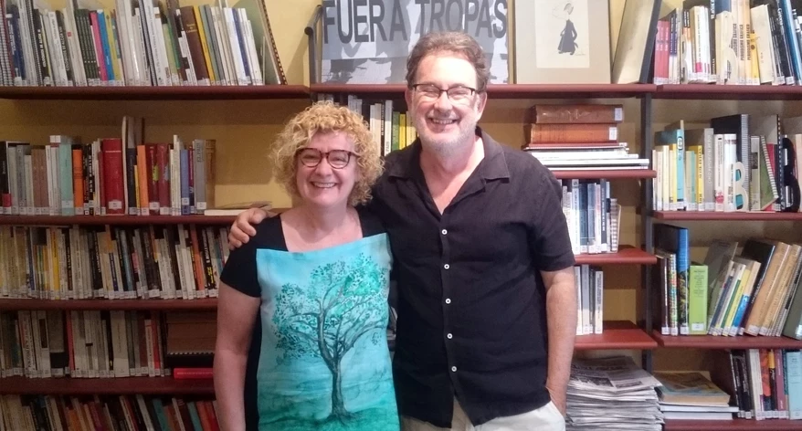 Neus Bonet i Joan Ventura, a la biblioteca de la seu de Girona del Col·legi. Neus Bonet i Joan Ventura, a la biblioteca de la seu de Girona del Col·legi.