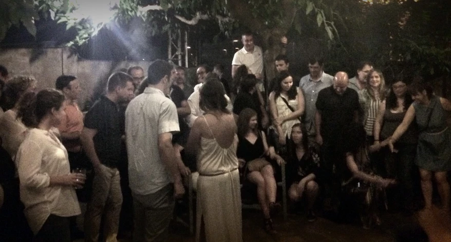 Organitzant-nos per fer la foto de grup. Organitzant-nos per fer la foto de grup.