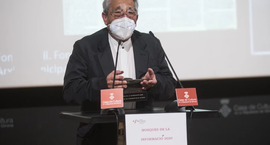 Salvador Roca, agraint la Mosca del Col·legi.