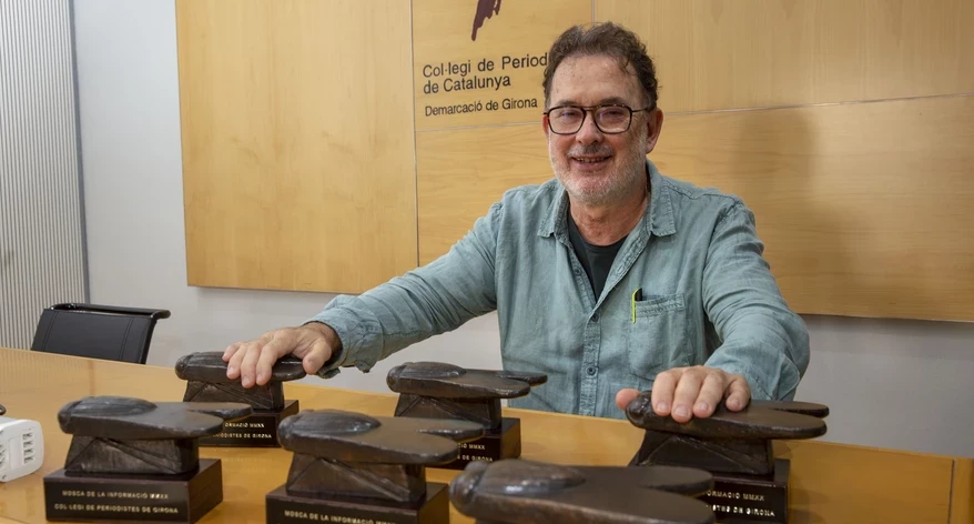 Joan Ventura amb les Mosques creades per Carme Sanglas. Joan Ventura amb les Mosques creades per Carme Sanglas.